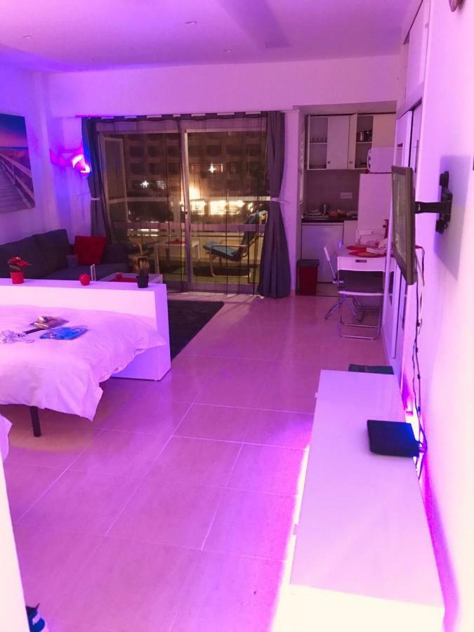 Appartement 1St Lign On The Beach فوينخيرولا المظهر الخارجي الصورة